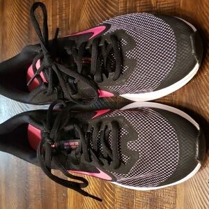 NIKE Girls' Downshifter Sneaker